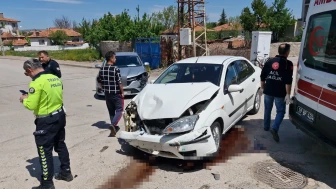 Çorum'da feci kaza! İki otomobil çarpıştı: 8 yararalı