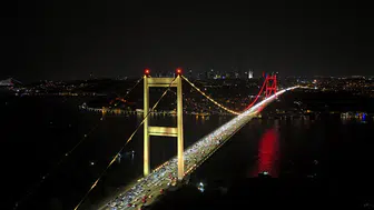 Fatih Sultan Mehmet Köprüsü sarı-kırmızı renklerle ışıklandırıldı