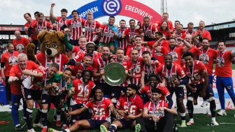 Hollanda'da son 4 haftaya 9 puan geride giren PSV, şampiyonluğunu ilan etti
