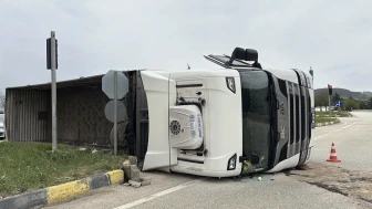 Kastamonu'da feci kaza: Demirler yola saçıldı!