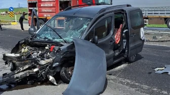 Kırıkkale'de kamyonet ile otomobil çarpıştı: 3 yaralı