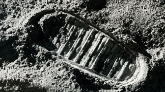 NASA’da film gibi soygun! Sevgilisine hediye etmek için 7 kilo Ay taşı çaldı!