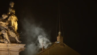 Gözler Sistine Şapeli’nin bacasındaKatolik dünyası yeni papasını seçiyor!