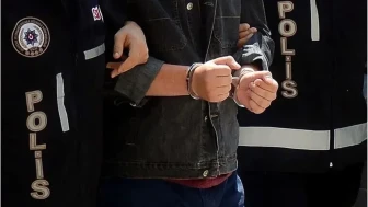İzmir'de 1'i Interpol tarafından kırmızı bültenle aranan 2 kişi yakalandı!