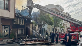 Kocaeli'de yangına müdahale eden 2 itfaiyeci yaralandı!