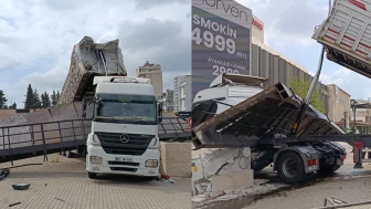 Adana'da feci kaza: Damperi açılan tır, üst geçidi kopardı!