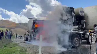 Erzurum'da beton mikseri alev aldı!