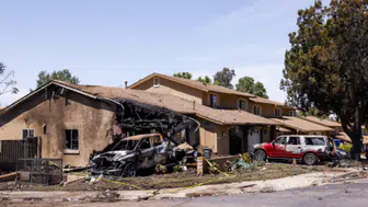 San Diego’da yerleşim bölgesine uçak düştü: Ölü ve yaralılar var