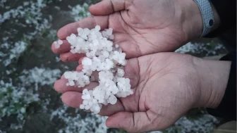 Yozgat’ta dolu sürprizi: Tarım alanları bembeyaz oldu