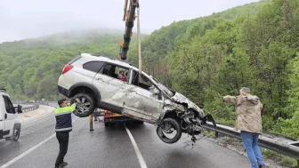 Bursa'da otomobil ormana daldı: 1 ölü, 3 yaralı