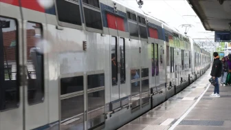 Fransa'da demiryolu grevi başladı: Tren seferleri askıya alındı