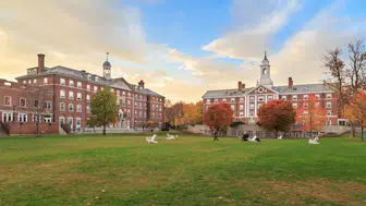 Trump'tan Filistin'e destek gösteriyle öne çıkan Harvard Üniversitesi'ne ek kesinti!