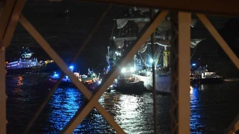 Meksika donanması gemisi Brooklyn Köprüsü’ne çarptı