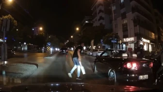 İzmir'de döner bıçaklı saldırgan dehşet saçtı