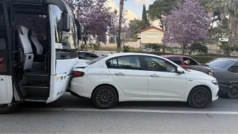 Antalya'da zincirleme kaza! İkisi çocuk 3 yaralı