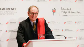 Emeritus unvanı nedir? Akademik dünyada kullanımı ve Türkiye'deki uygulaması