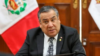 Peru Başbakanı Adrianzen istifa etti!