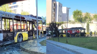 Başakşehir'de İETT otobüsü yandı!