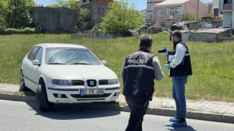 Aracın önünü kesip, kurşun yağdırdılar!