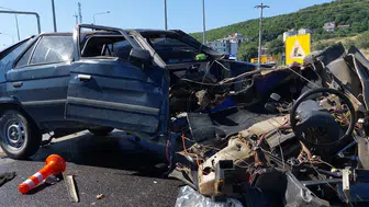 Kaza yapan otomobil enkaza dönüştü!