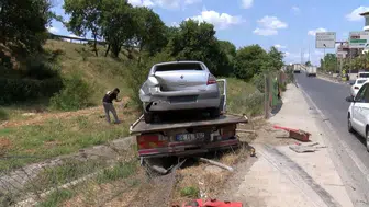 Sancaktepe'de zincirleme kaza! Kamyon ve çekici yoldan çıktı: 3 yaralı