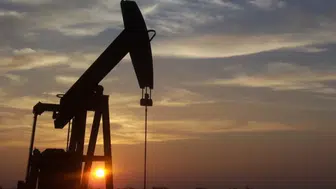 İran ABD üslerini vurdu, petrol çakıldı