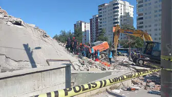 Yıkım çalışmasında facia: Bir işçi hayatını kaybetti