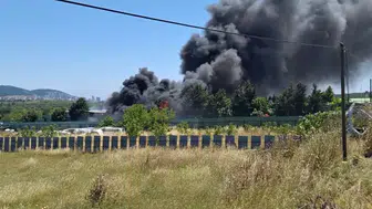 Maltepe’de seramik deposunda korkutan yangın!