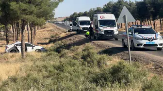 Aile yolculuğu kabusa döndü! Araç şarampole yuvarlandı
