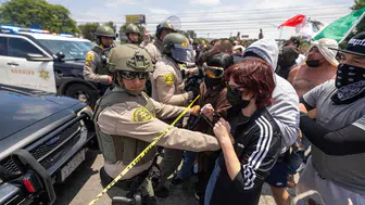 Los Angeles'ta göçmen protestoları şiddetlendi: 400’den fazla kişi gözaltında!