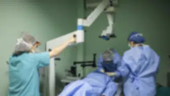 Estetik merkezinde dişçi skandalı! Sahte cerrah yüzünden göğüslerini kaybetti