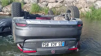 Erzurum'da aile faciası: Dereye uçan otomobilde can verdiler!
