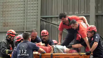 Antalya'da kırım makinesine düşen işçinin iki bacağı koptu