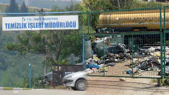 İzmit Belediyesi Temizlik İşleri Müdürlüğü çöplüğe döndü