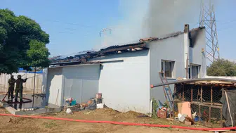 İzmir'de müştemilatta yangın: Bebek hastaneye kaldırıldı