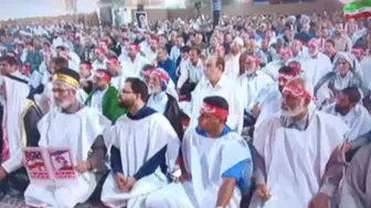İran'ın Ahvaz kentinde kefenle cuma namazı kıldılar!
