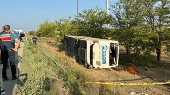 Konya'da can pazarı: Yolcu otobüsü devrildi!