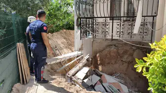 Antalya'da çöken balkon can aldı!