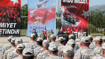 Cumhurbaşkanı Erdoğan Mehmetçik’le bayramlaştı