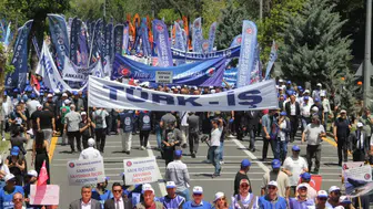TÜRK-İŞ'ten Hazine ve Maliye Bakanlığı önünde miting!
