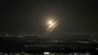 İran'dan füzelerle yeni misilleme: Tel Aviv'i vurdu!