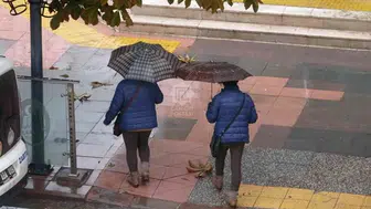 Pazar gününe dikkat! Şemsiyesiz çıkmayın, sıcaklıklar 10 derece düşecek!