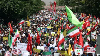 İran’da yüzbinler İsrail saldırılarını protesto etti