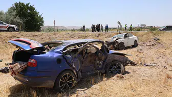 Nevşehir'de çarpışan otomobiller tarlaya uçtu: 1 ölü, 1 ağır yaralı