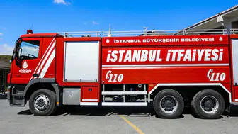 Sancaktepe'de seyir halindeki İETT otobüsü alev aldı!