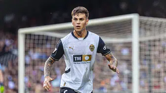 Benfica, Aston Villa'dan Barrenechea'yı satın alma opsiyonuyla kiraladı