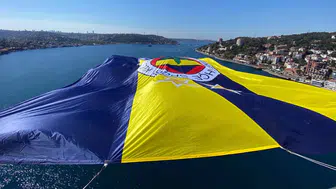 Basketbol Süper Lig şampiyonu Fenerbahçe Beko'nun bayrağı köprülere asıldı