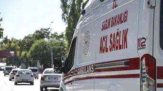 Ankara'da tır devrildi: 3 kişi yaralandı