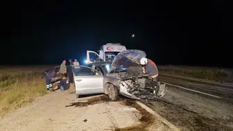 Çorum'da iki otomobil çarpıştı: 4 yaralı!