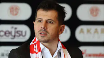 Emre Belözoğlu dünyaca ünlü golcüyle görüştü